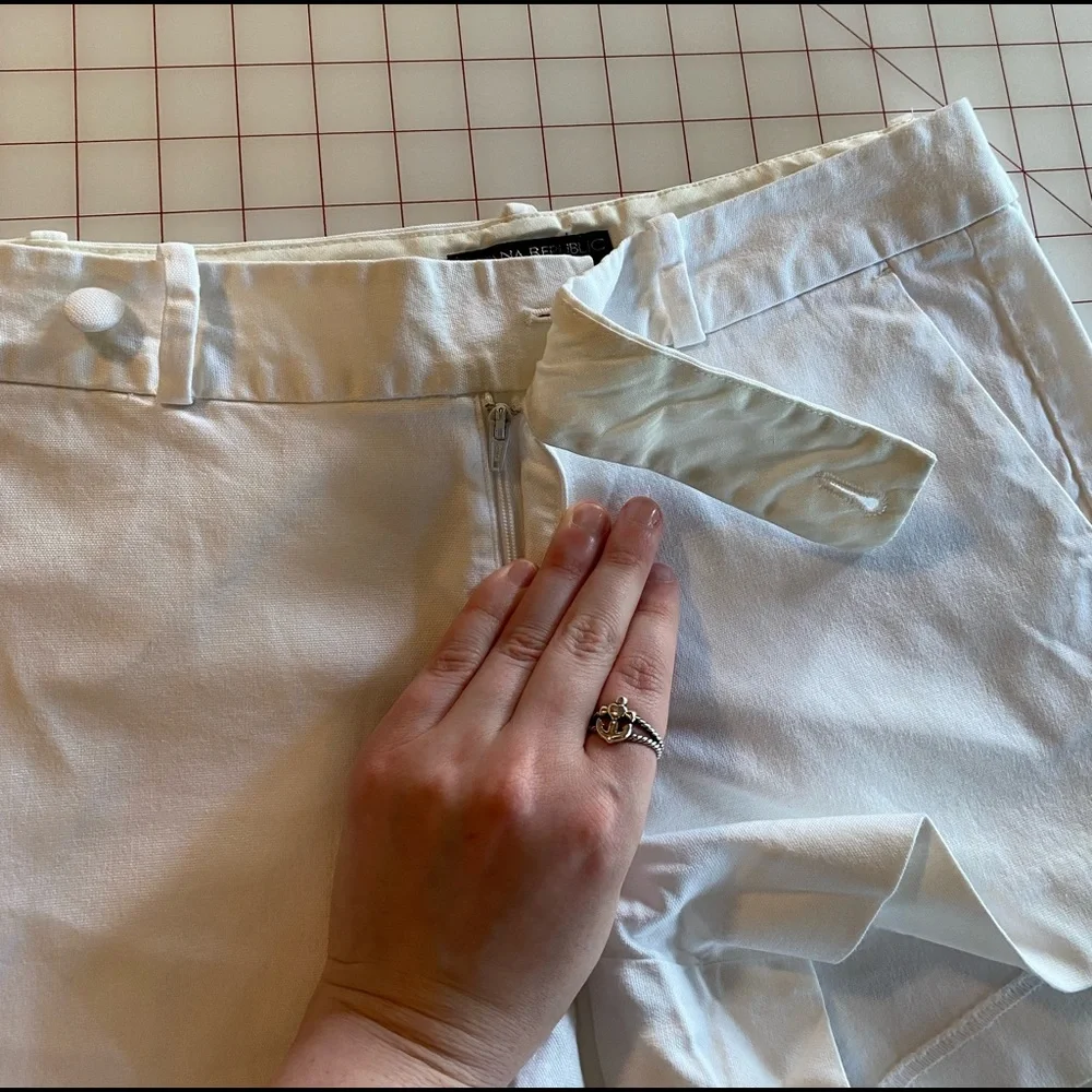 Banana Republic size 2 petite 2P white bermuda business casual summer shorts